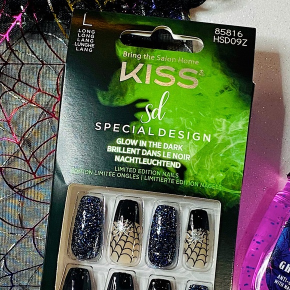 🎃 🕷Kiss Special Edition GLOW IN THE DARK Acrylic Nails + B&BW pocket bac! 🕸🎃 - Picture 3 of 10